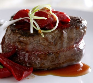 Gebakken ossenhaas met aardappels en groente